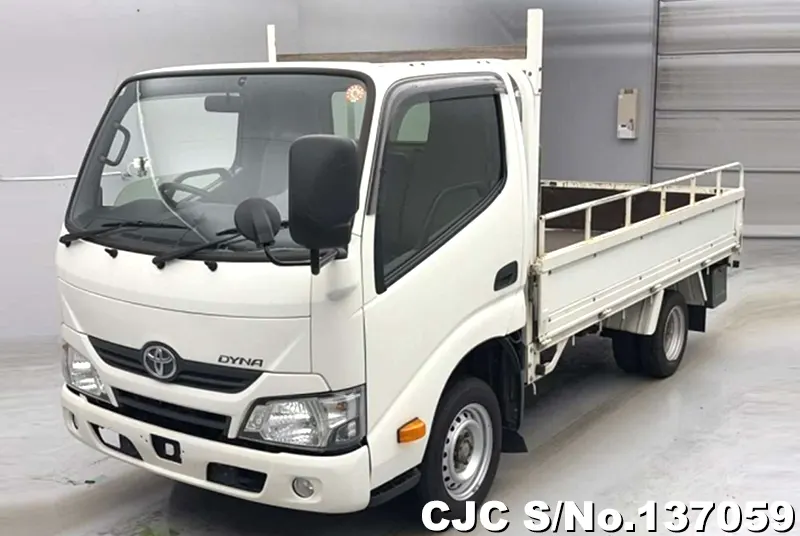 Toyota / Dyna 2018