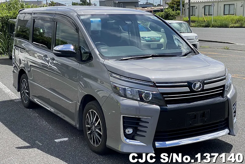 Toyota / Voxy 2017