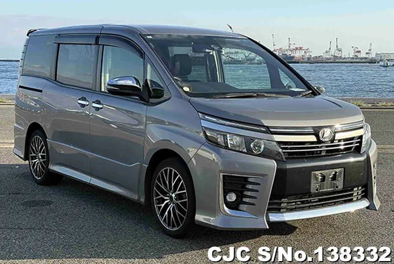 Toyota / Voxy 2016